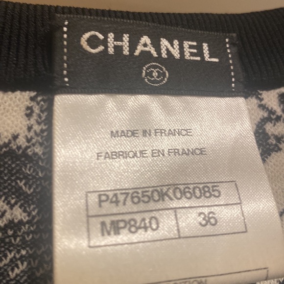 Chanel floral cc rogo button top - Picture 3 of 4